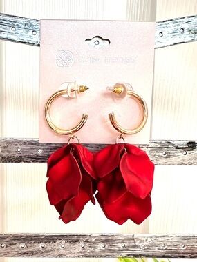 Daisy Fuentes Gold Hoop Earrings Red Floral Petal Drops